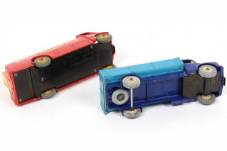 Lot 242 - DINKY TOYS (GB) (2)