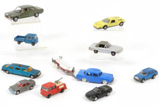 Lot 85 - DIVERS (16)