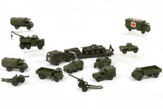 Lot 270 - DINKY TOYS (14)