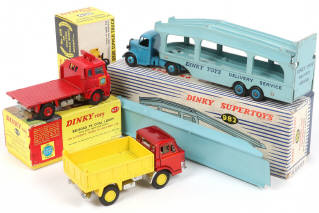 Lot 246 - DINKY TOYS (GB) (3)
