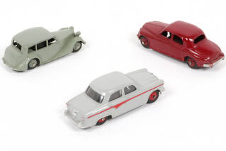 Lot 245 - DINKY TOYS (GB) (3)
