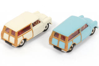 Lot 241 - DINKY TOYS (GB) (2)
