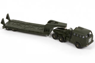 Lot 266 - DINKY TOYS (FRANCE) (1)