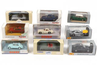Lot 97 - DIVERS (9)