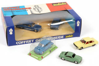 Lot 89 - DIVERS (4)