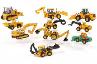 Lot 63 - DIVERS (10)
