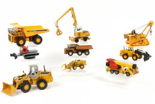 Lot 62 - DIVERS (9)