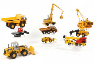 Lot 62 - DIVERS (9)