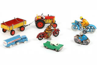 Lot 52 - DIVERS (6)