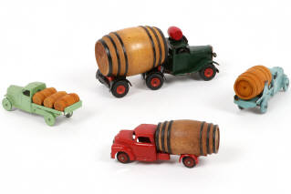 Lot 311 - DIVERS (4)