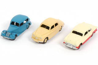 Lot 231 - DINKY TOYS (GB) (3)