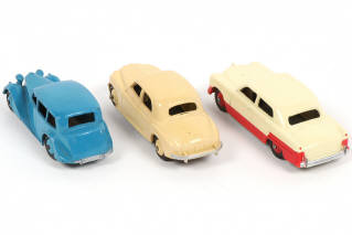 Lot 231 - DINKY TOYS (GB) (3)