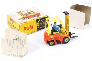 Lot 222 - DINKY TOYS (GB) (1)