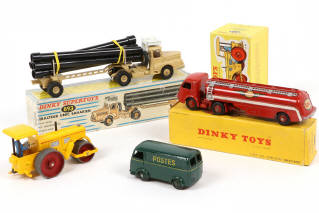 Lot 277 - DINKY TOYS (FRANCE) (4)