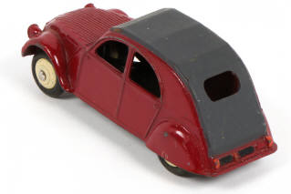 Lot 243 - DINKY TOYS (FRANCE) (1)