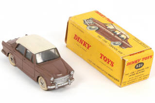 Lot 251 - DINKY TOYS (FRANCE) (1)