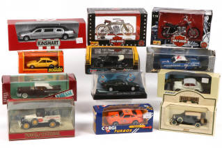 Lot 43 - DIVERS (12)
