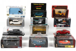 Lot 29 - DIVERS (12)