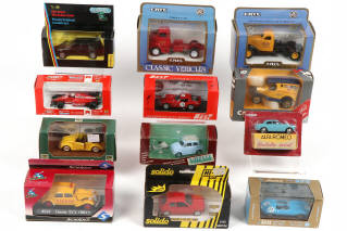 Lot 34 - DIVERS (12)
