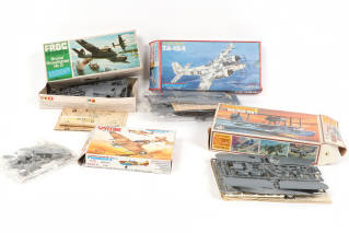 Lot 167 - DIVERS (8)