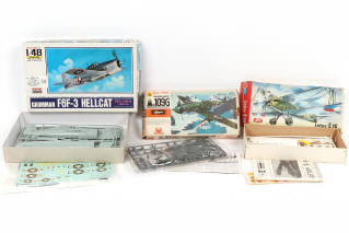 Lot 169 - DIVERS (9)