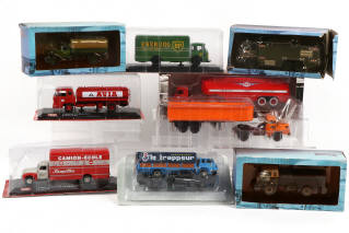 Lot 21 - DIVERS (9)
