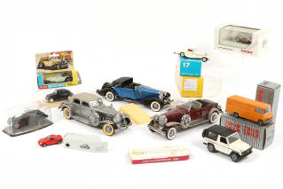 Lot 76 - DIVERS (13)