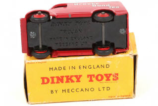Lot 302 - DINKY TOYS (GB) (1)
