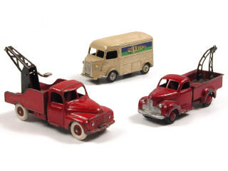 Lot 310 - DINKY TOYS (FRANCE) (3)