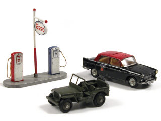 Lot 307 - DINKY TOYS (FRANCE) (3)