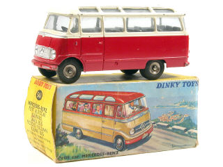 Lot 216 - DINKY TOYS (FRANCE) (1)