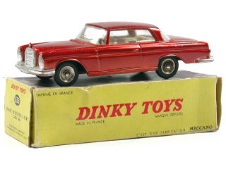 Lot 212 - DINKY TOYS FRANCE (1)