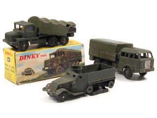 Lot 314 - DINKY TOYS (FRANCE) (3)