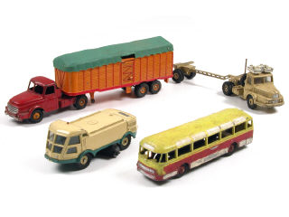 Lot 319 - DINKY TOYS (FRANCE) (4)