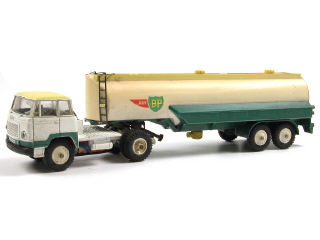 Lot 277 - DINKY TOYS (FRANCE) (1)