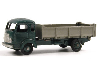 Lot 261 - DINKY TOYS (FRANCE) (1)
