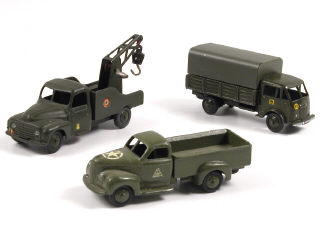 Lot 338 - DINKY TOYS (FRANCE) (3)