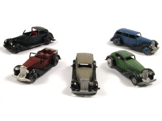 Lot 345 - DINKY TOYS (5)