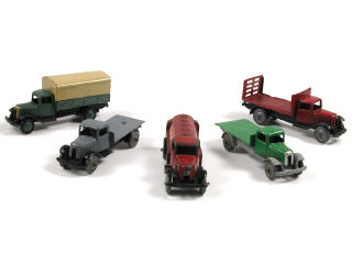 Lot 342 - DINKY TOYS (FRANCE) (5)
