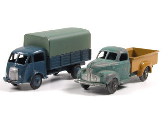 Lot 314 - DINKY TOYS (FRANCE) (2)