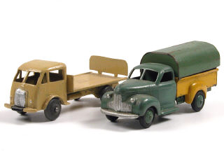 Lot 313 - DINKY TOYS (FRANCE) (2)