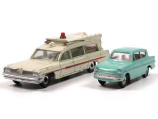 Lot 390 - DINKY TOYS (GB) (2)