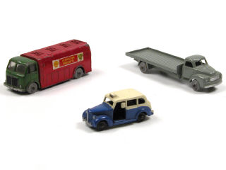 Lot 401 - DINKY TOYS GB (3)