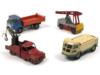 Lot 282 - DINKY TOYS FRANCE (4)