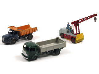 Lot 274 - DINKY TOYS FRANCE (3)