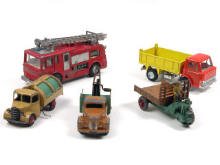 Lot 407 - DINKY TOYS GB (5)