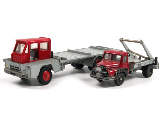 Lot 421 - DINKY TOYS (FRANCE) (2)