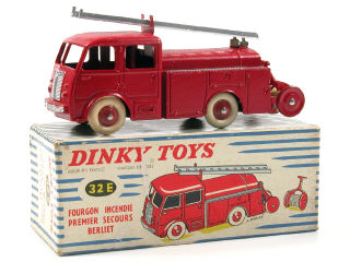 Lot 331 - DINKY TOYS FRANCE (1)