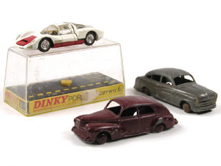 Lot 432 - DINKY TOYS FRANCE (3)