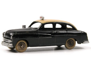Lot 240 - DINKY TOYS FRANCE (1)